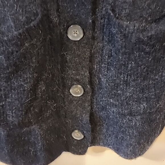Georgeous Everlane wool cardigan Size small - Picture 2 of 5